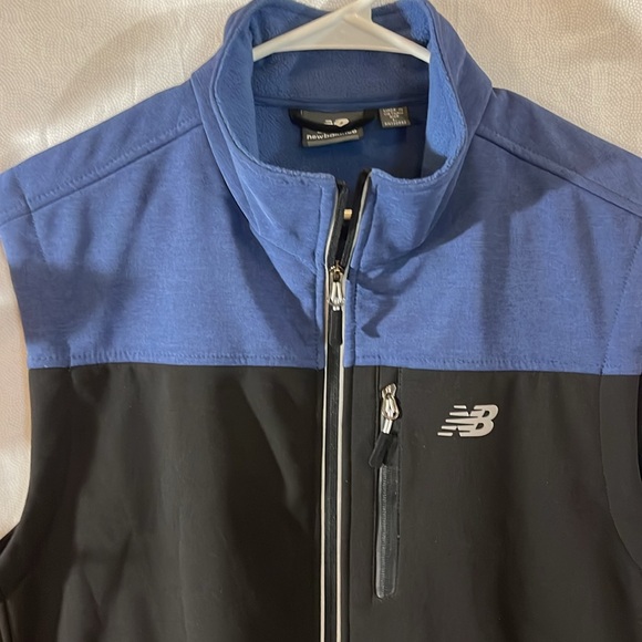 New Balance men’s waterproof vest - Picture 2 of 5